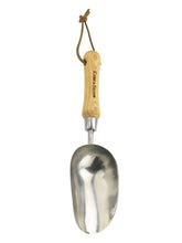 files/stainlesssteelhandpottingscoop_kentandstowe_70100097_0010_a_fop_2e394728-47ea-41c1-88ca-4bf81b3a5963.jpg